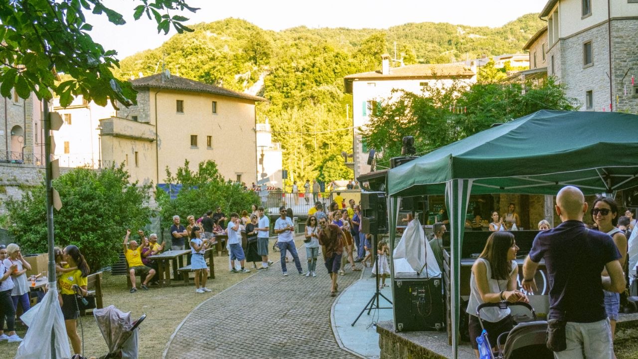 Stand e mercatino della Sagra nel centro di Sestino