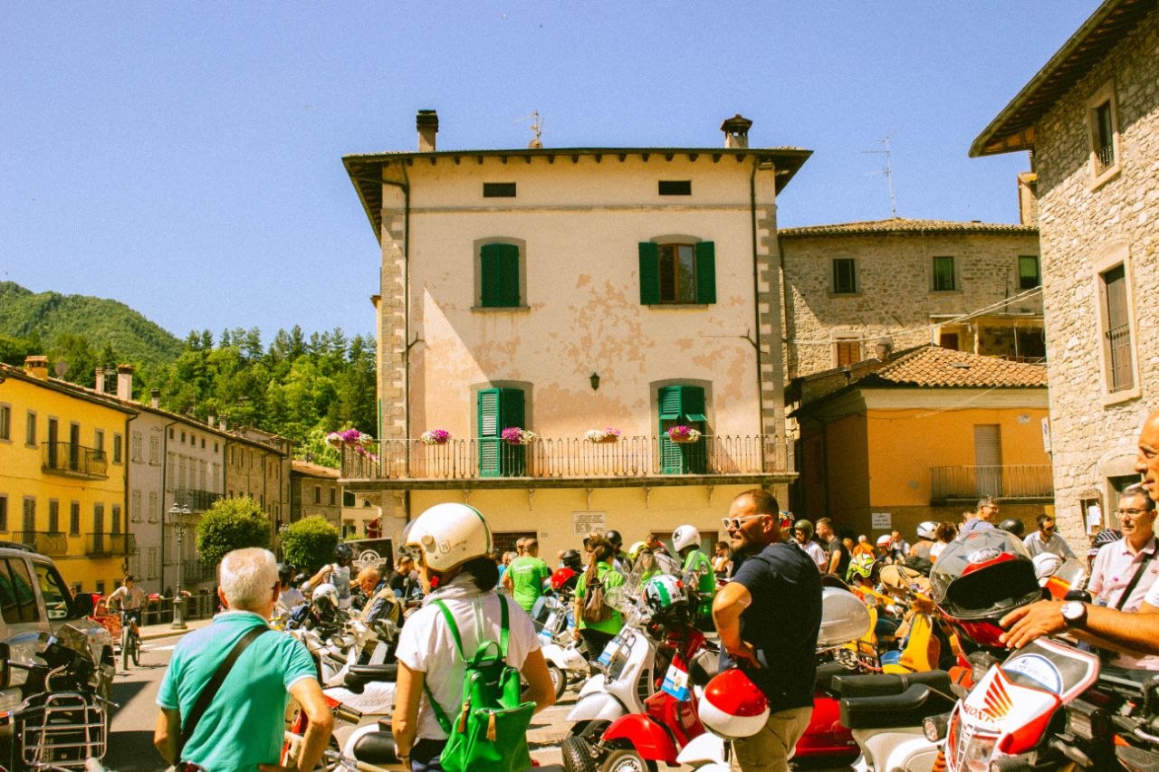Raduno di Vespa e Lambretta d'epoca a Sestino